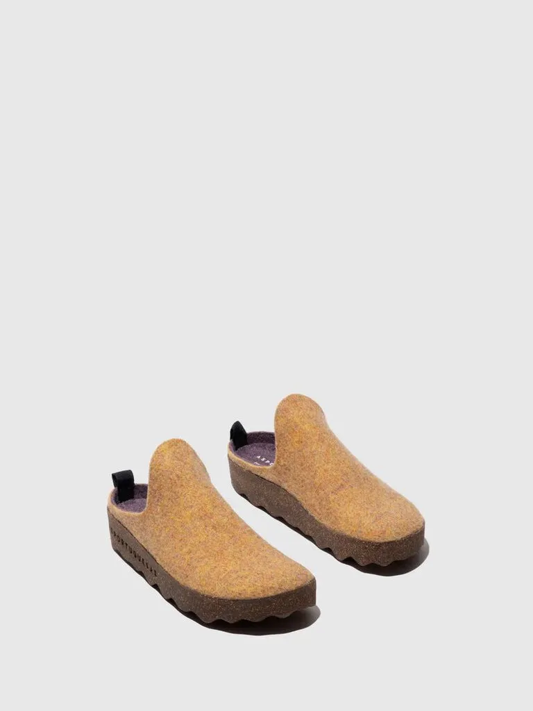 Asportuguesas 'Come' Round Toe Mules - Yellow