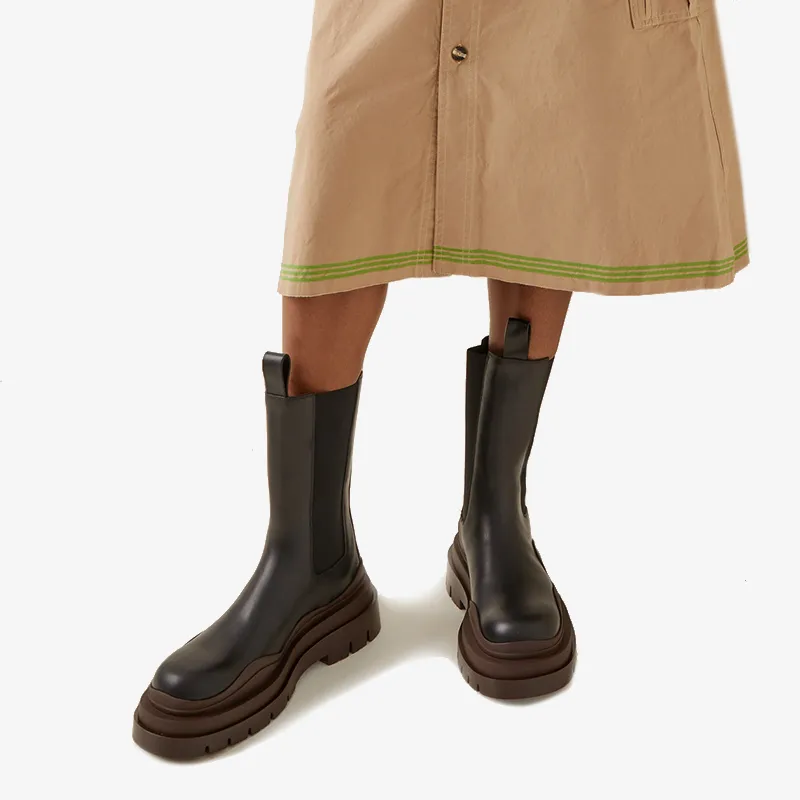 Black/Brown Chelsea Boots