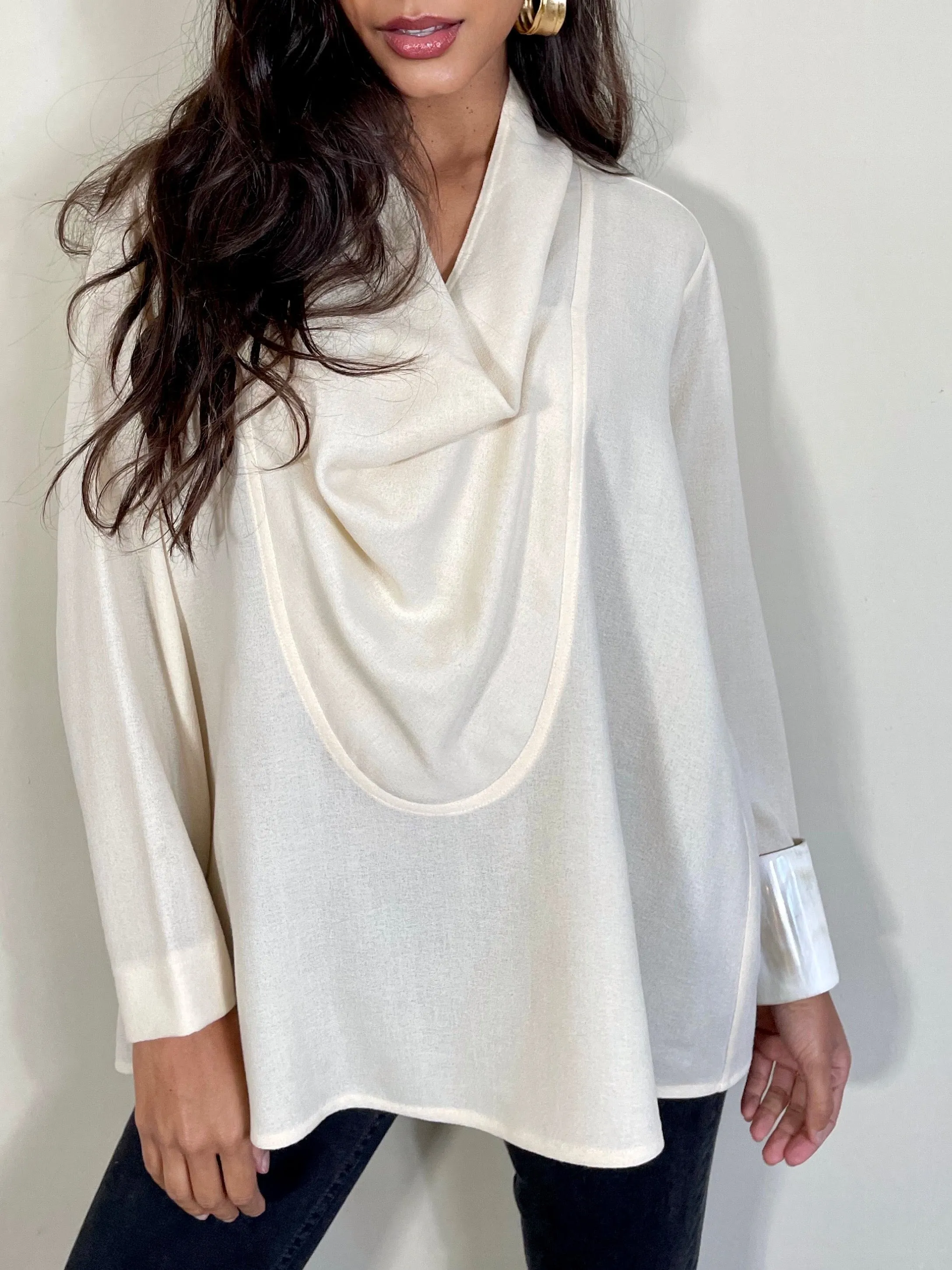 Bowie, Cowl neck cream top