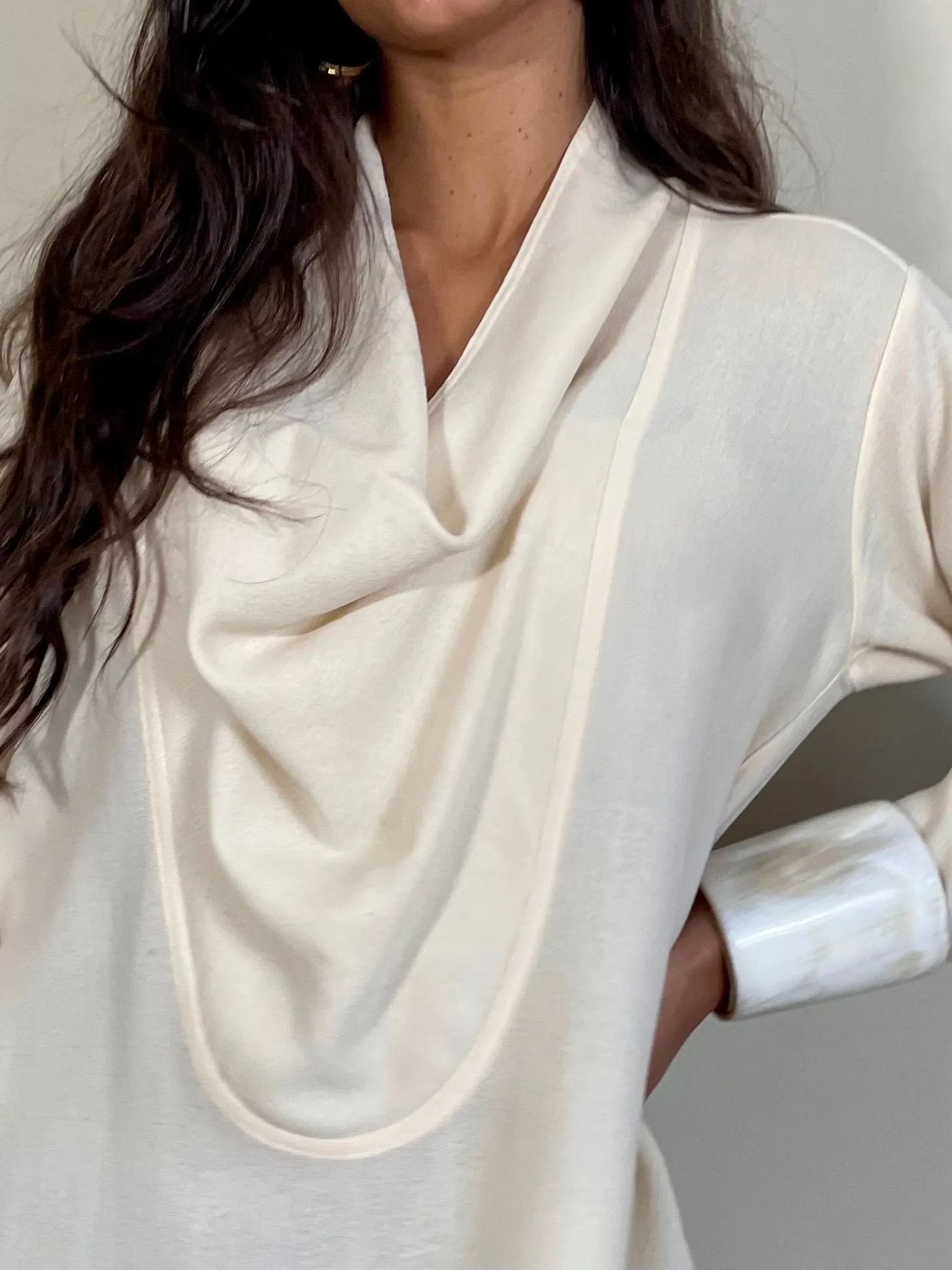 Bowie, Cowl neck cream top