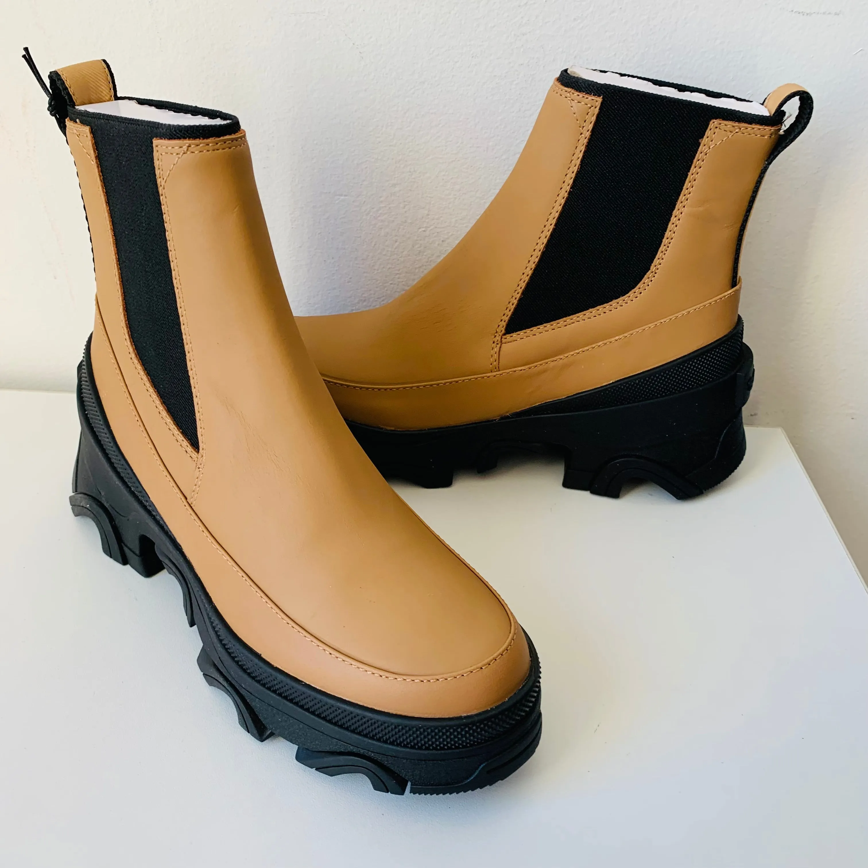 Sorel Brex Waterproof Hi Line Chelsea Boot Size 8 New In Box in Tan
